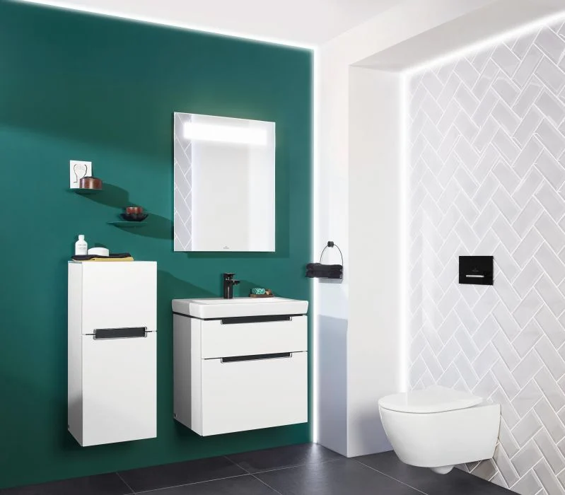 Minimalistick&aacute; k&uacute;peľňa so zeleňou a obkladmi metra